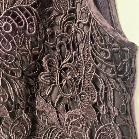 Cashmere and Lace sleeveless top - Picture 2 of 5